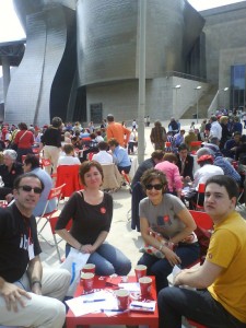 Imagen de mis compañeros de mesa de World Cafe Bilbao